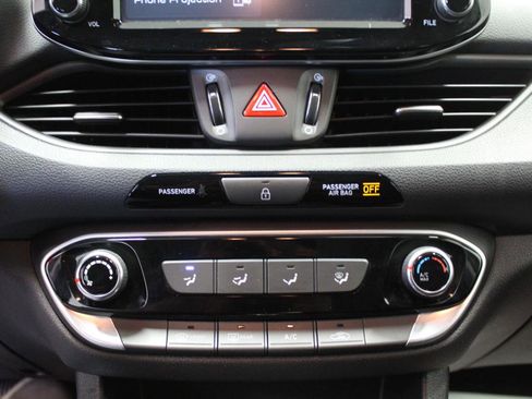 Used 2018 Hyundai Elantra GT FWD image 14