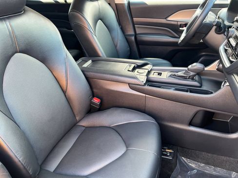 Used 2025 Toyota Grand Highlander FWD image 36