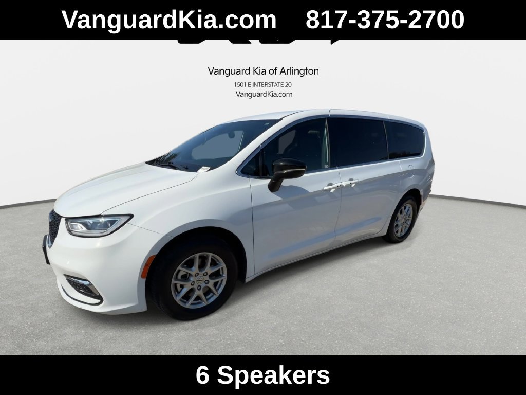 Used 2025 Chrysler Pacifica Select FWD image 4