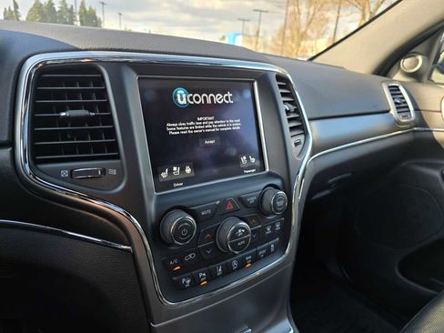 Used 2018 Jeep Grand Cherokee Limited w/ Luxury Group II image 29