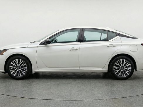 Used 2025 Nissan Altima 2.5 SV FWD image 5