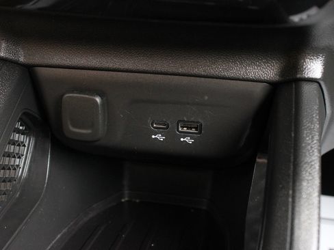 Used 2024 Chevrolet TrailBlazer RS image 38