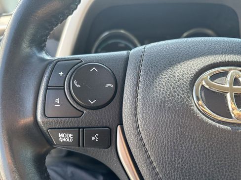 Used 2018 Toyota RAV4 XLE AWD/4WD image 20