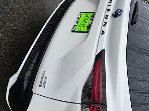 Used 2021 Toyota Sienna XSE w/ XSE Plus Package image 15