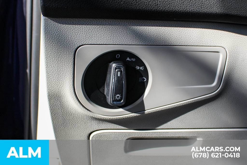 Used 2022 Volkswagen Tiguan SE FWD image 31