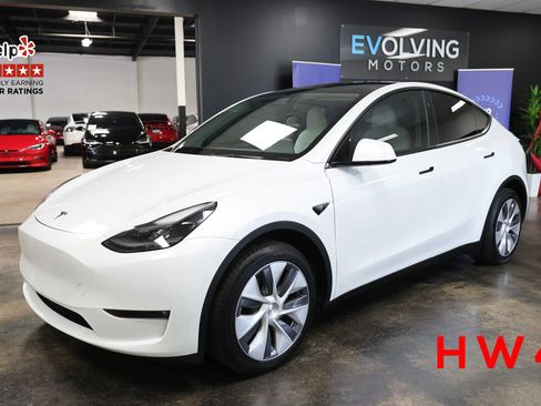 Used 2024 Tesla Model Y Long Range AWD/4WD image 1