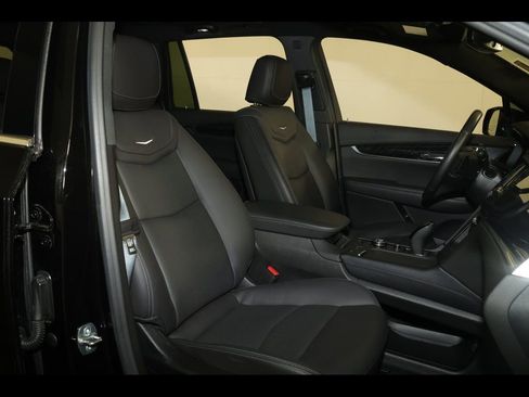 Used 2025 Cadillac XT6 Premium Luxury w/ LPO, Floor Liner Package image 32