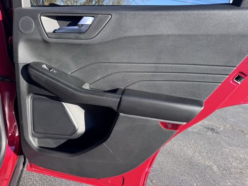 Used 2025 Ford Escape SE w/ PHEV Premium Package image 30