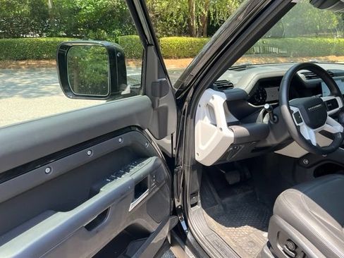 Certified 2025 Land Rover Defender 110 S AWD/4WD image 4