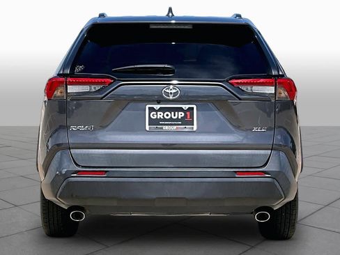 Used 2021 Toyota RAV4 XLE FWD image 5