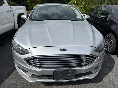 Used 2017 Ford Fusion SE FWD image 3