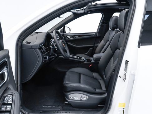 Certified 2023 Porsche Macan Turbo AWD/4WD image 13