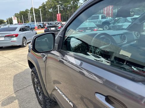 Certified 2023 Toyota Tacoma TRD Off-Road w/ Technology Package AWD/4WD image 11