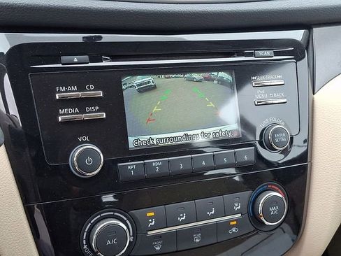 Used 2015 Nissan Rogue S FWD image 14