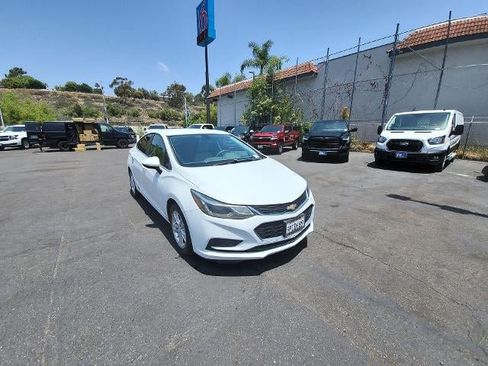 Used 2016 Chevrolet Cruze LT FWD image 2