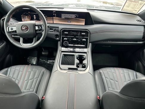 Certified 2025 Nissan Armada PRO-4X AWD/4WD image 12