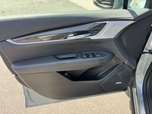 Used 2023 Cadillac XT6 Sport w/ Technology Package AWD/4WD image 23