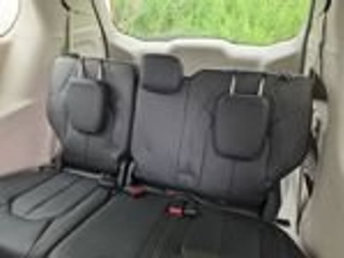 Used 2022 Chrysler Pacifica Touring-L FWD image 8