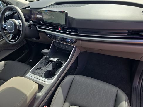 New 2026 Kia Carnival FWD image 11