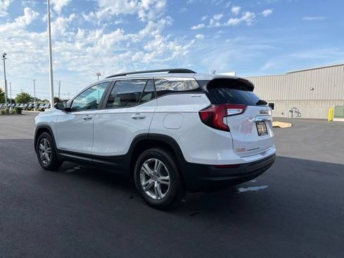 Used 2023 GMC Terrain SLE w/ Driver Convenience Package FWD image 5