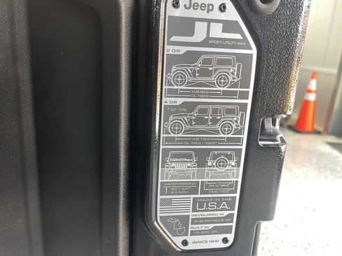 Used 2024 Jeep Wrangler Unlimited Sahara image 8