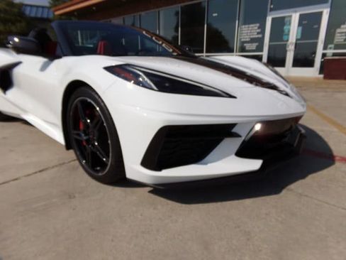 Used 2024 Chevrolet Corvette Stingray Preferred Conv w/ Z51 Performance Package RWD image 4