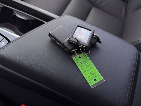 Used 2025 Volvo V60 B5 Cross Country Plus image 33