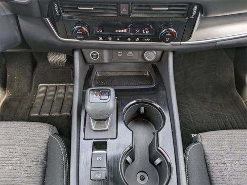 Used 2023 Nissan Rogue SV image 17