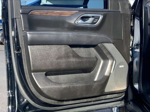 Used 2021 Chevrolet Suburban LT w/ LT Signature Package image 21