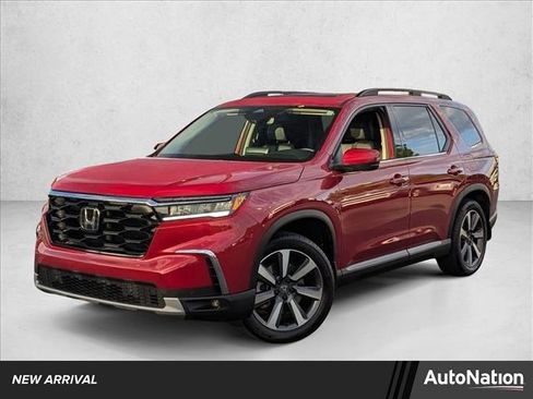 Used 2024 Honda Pilot Touring image 1