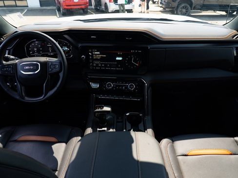 Used 2024 GMC Sierra 1500 AT4 w/ Technology Package image 8