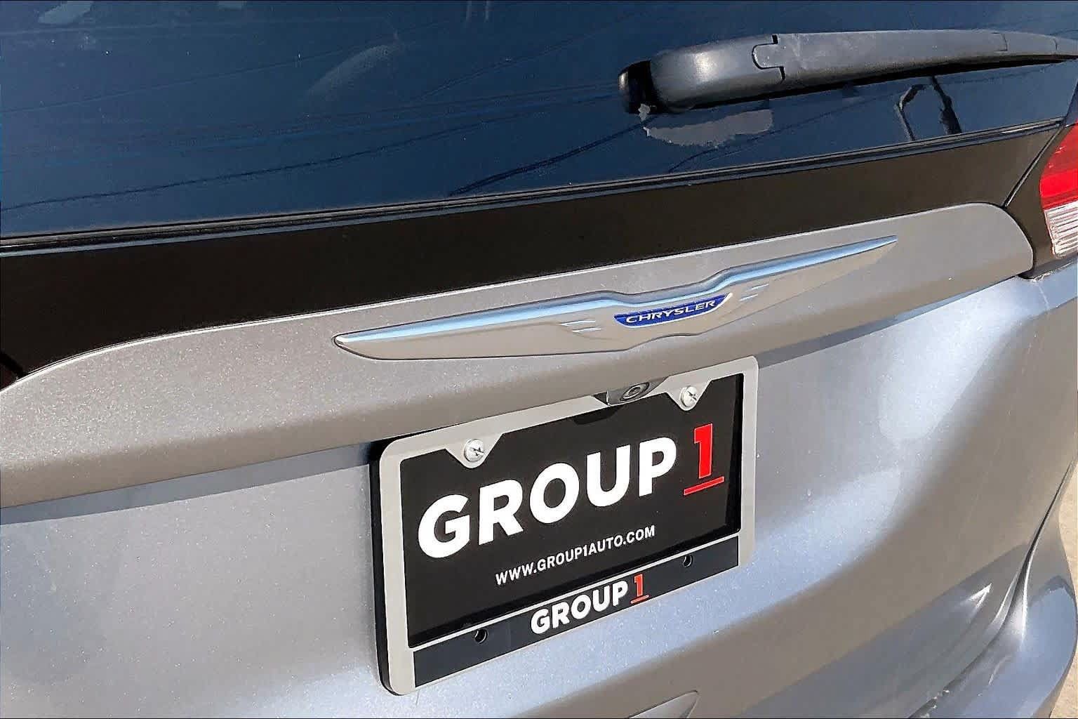 Used 2019 Chrysler Pacifica Touring Plus w/ Tire & Wheel Group FWD image 29