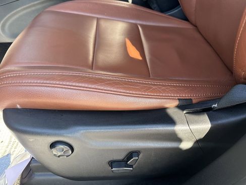 Used 2019 Jeep Grand Cherokee Laredo image 16