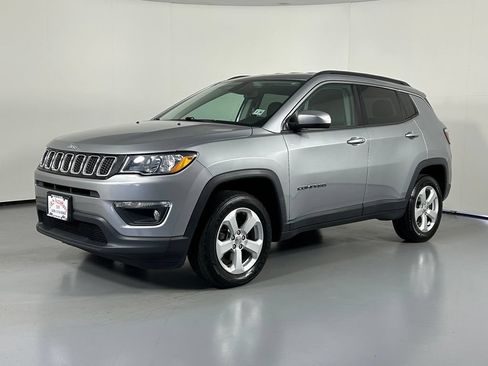 Used 2021 Jeep Compass Latitude w/ Convenience Group AWD/4WD image 3