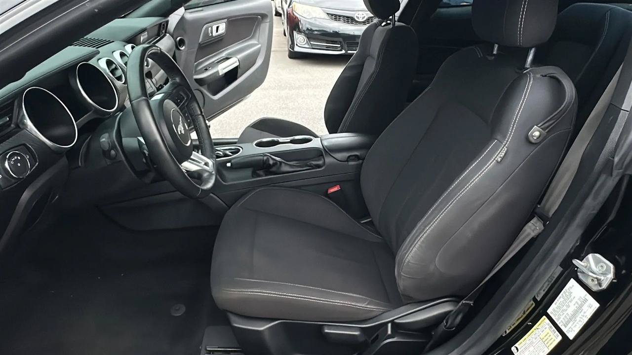 Used 2018 Ford Mustang Coupe RWD image 28
