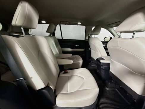 Certified 2024 Toyota Grand Highlander AWD image 28