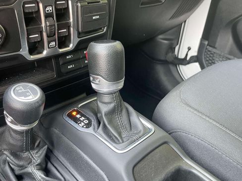Used 2023 Jeep Wrangler Unlimited Sport AWD/4WD image 28