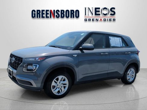 Used 2021 Hyundai Venue SE FWD image 1