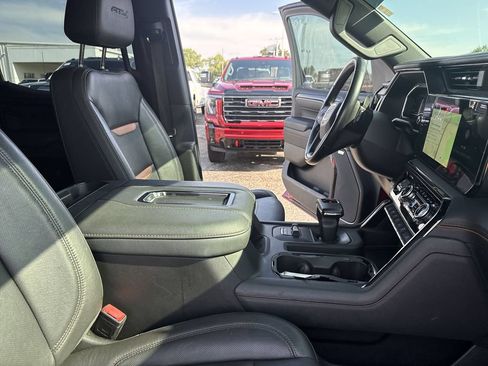 Used 2022 GMC Sierra 1500 AT4 w/ AT4 Preferred Package AWD/4WD image 13