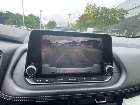 Certified 2024 Nissan Rogue SV AWD/4WD image 15