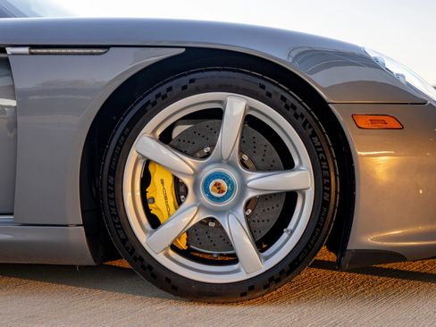 Used 2004 Porsche Carrera GT image 30