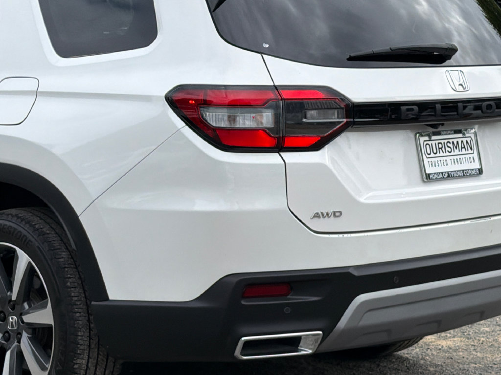 Used 2025 Honda Pilot Elite image 9