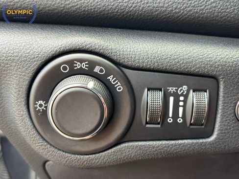 Used 2017 Chrysler 200 Limited Platinum w/ Comfort & Convenience Group image 30