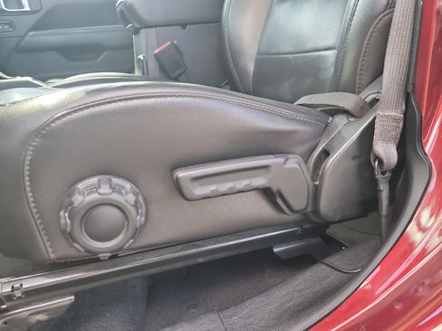 Used 2021 Jeep Wrangler Unlimited Sahara image 17