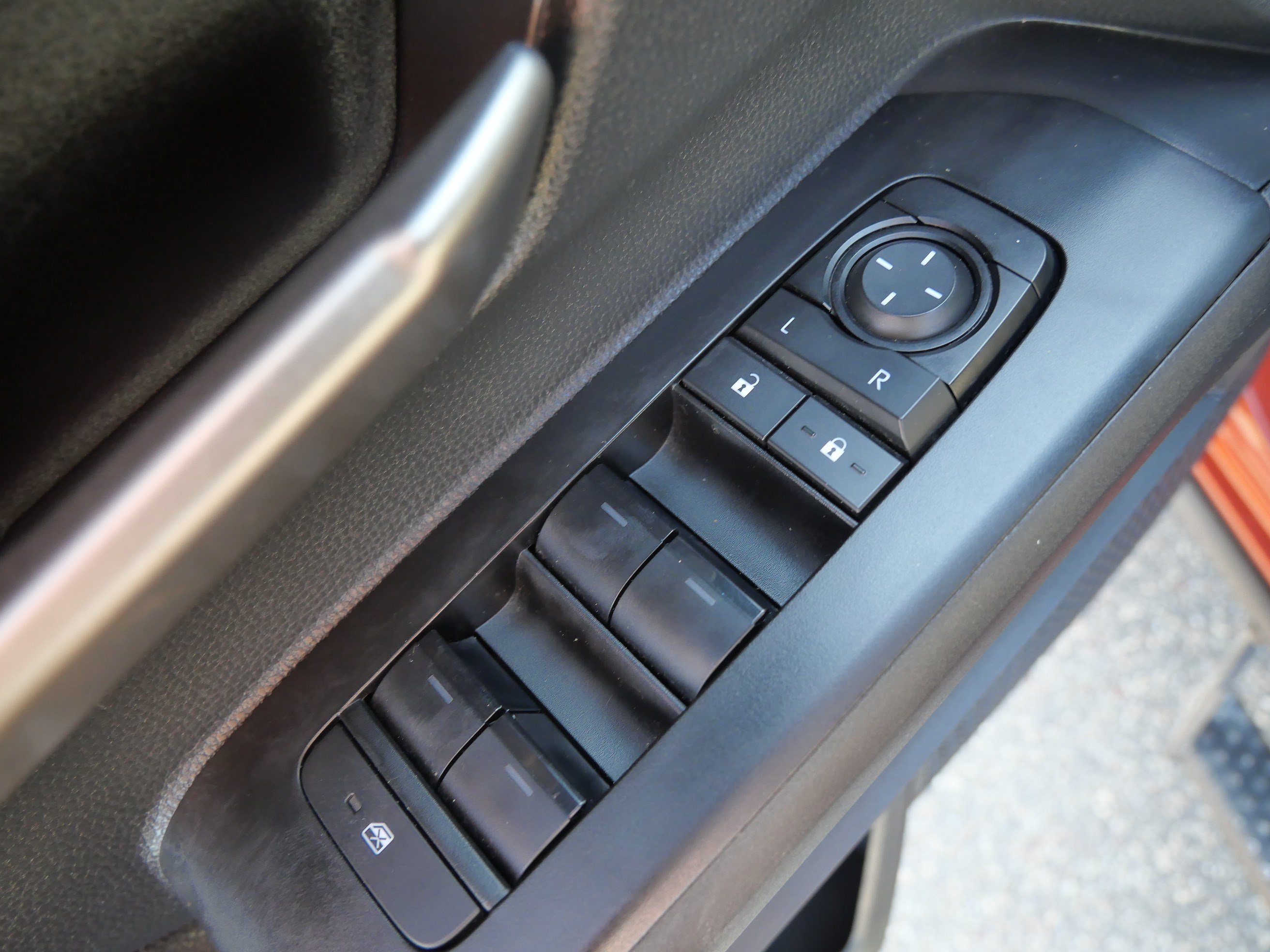 Used 2025 Toyota Tacoma TRD Sport AWD/4WD image 19