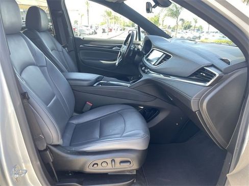 Used 2022 Buick Enclave Premium image 27