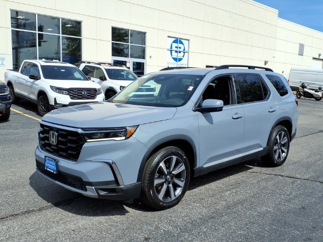 Certified 2024 Honda Pilot Touring image 1