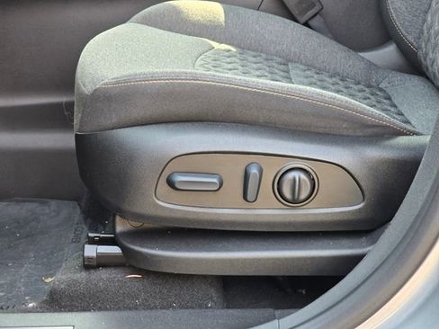 Used 2023 Chevrolet Equinox LT image 18