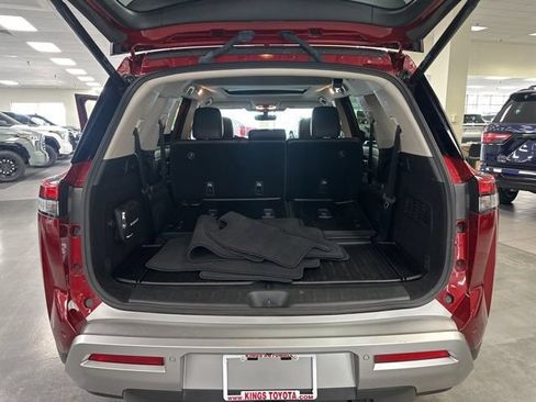 Used 2025 Nissan Pathfinder Platinum w/ Cargo Package FWD image 21
