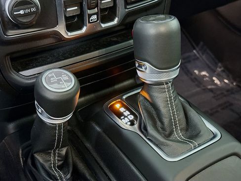 Used 2022 Jeep Wrangler Unlimited Sahara w/ Cold Weather Group AWD/4WD image 10